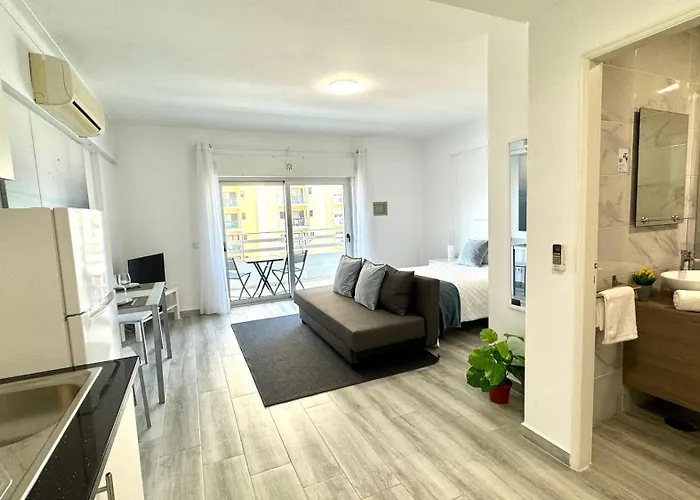 Casa Dos Arcos: Seaside With Pools And Views Portimao